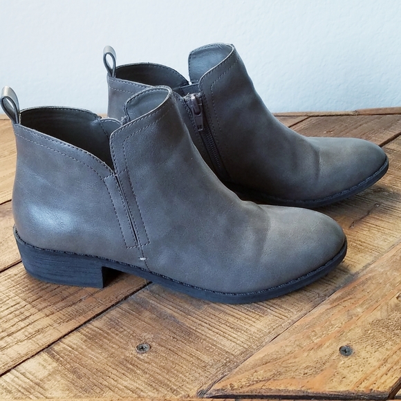 american rag audra ankle booties
